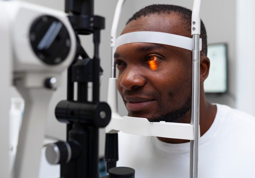 ophthalmologist-doctor-consulting-patient_23-2150923356